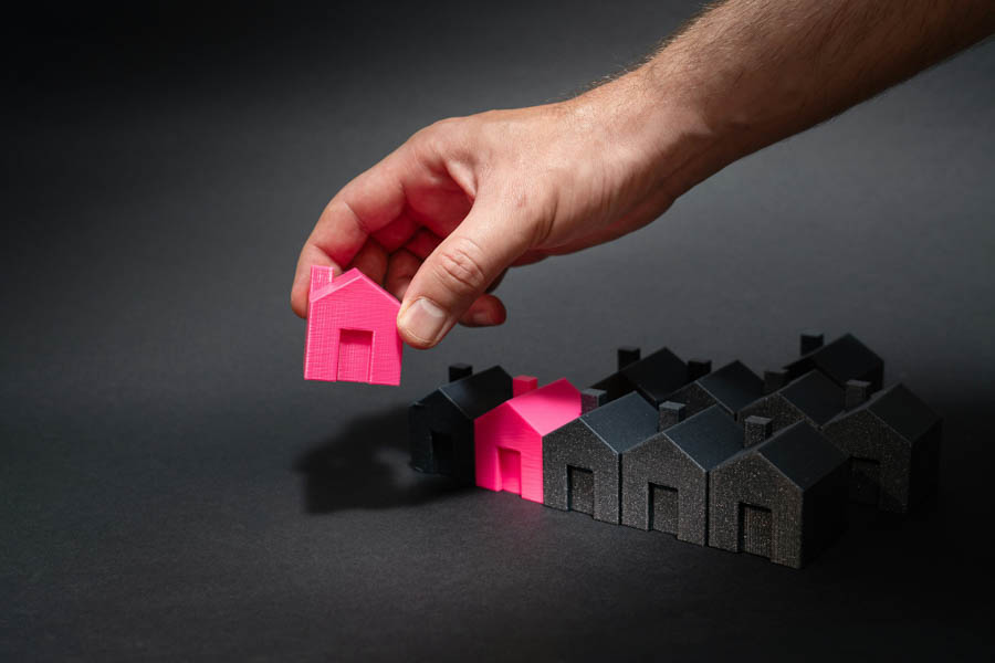 A pink house placed next to other house models representing an offset mortgage account